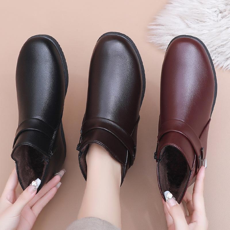 Mom's Winter Velvet-Lined Non-Slip Short Boots: Soft-Soled Leather Snow Boots for Middle-Aged & Elderly Women