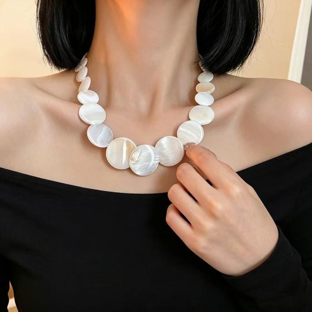 Unregelmäßige Runde Muschel Anhänger Halskette Leichter Weißer Choker Natürliche Böhmische Halskette Geschenk