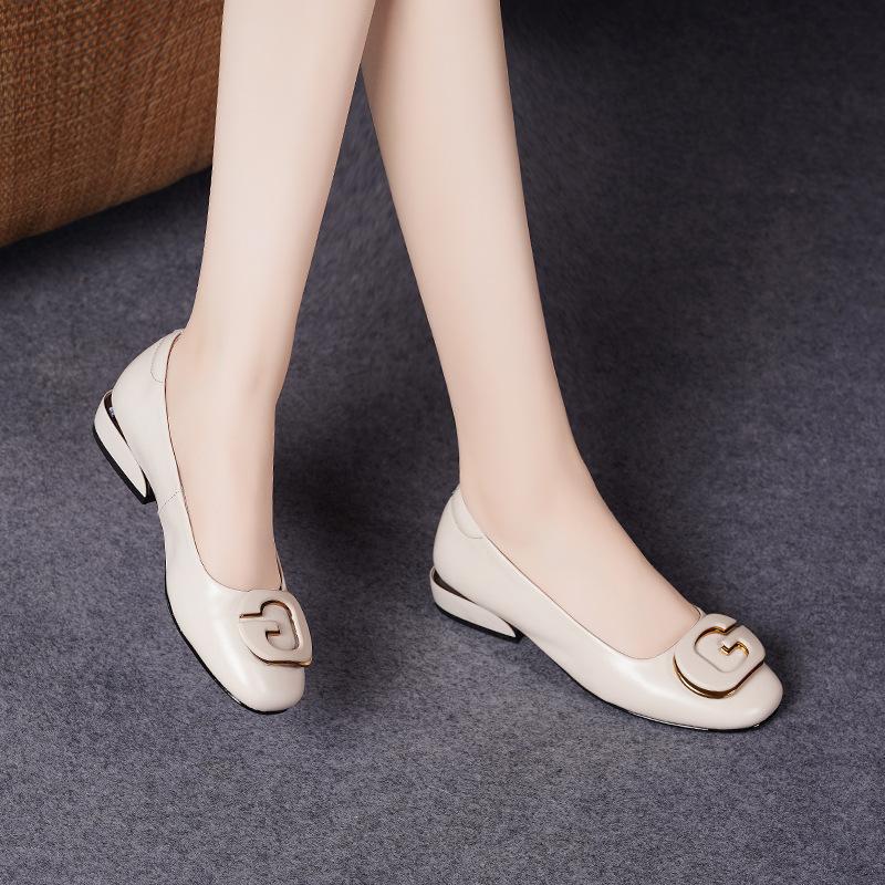 

Ретро туфли на среднем каблуке из маленькой кожи женские новые осенние из мягкой кожи с квадратным носком с неглубоким вырезом туфли-лодочки на одной педали туфли бабушки 41 бежевый