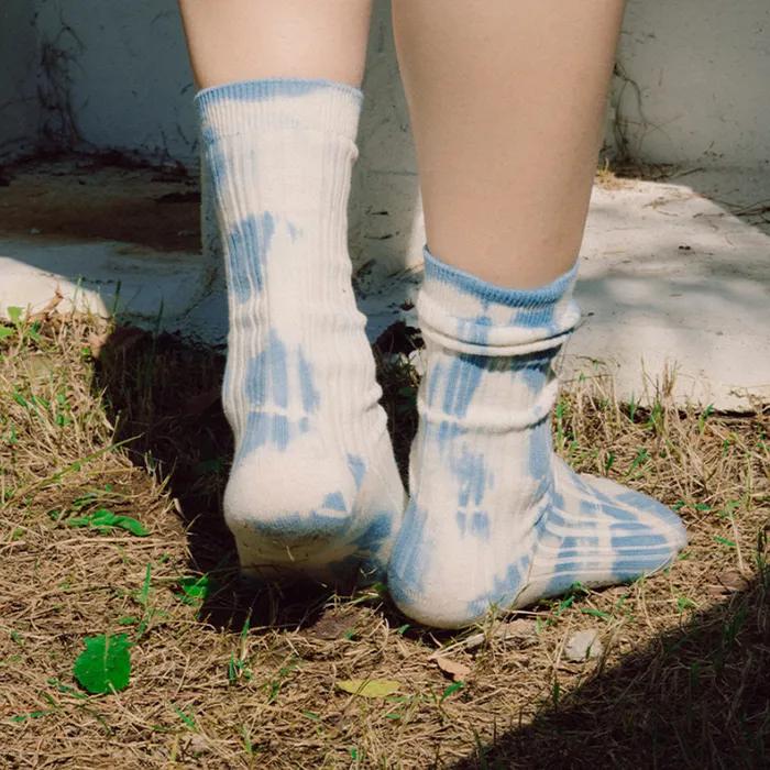 Pflanzen-Tie-Dye-Socken in Blau_Pflanzengefärbte Socken blau