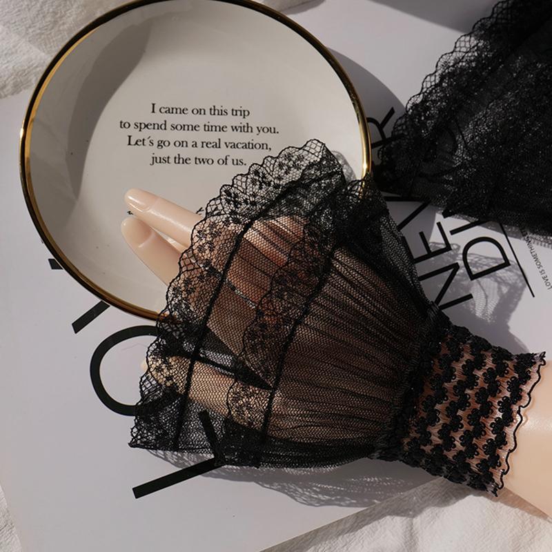 Romantic Wrist Detachable Short Fake Lace Fabric Sleeves Sweater Shirt Elastic Eyelash Horn Cuff Hollow Out Decorative Wristband