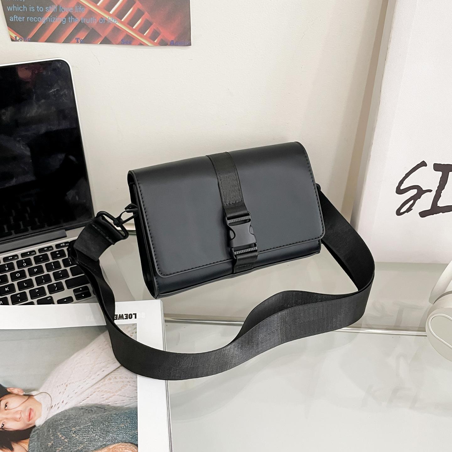 

Couple premium messenger bag small commuter bag cover shoulder bag waterproof hard case small square bag trendy mobile phone bag чорний