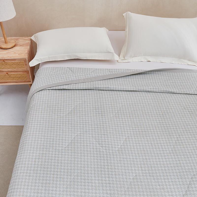 PLAYBOY Breathable Summer Quilt