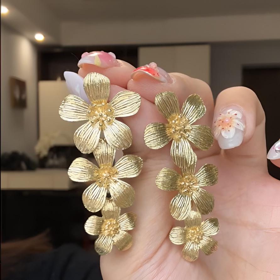 Retro Metallic Flower Tassel Stud Earrings – European American Style, Exaggerated Light Luxury Design