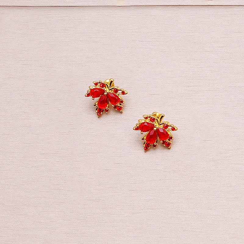 Autumn Maple Leaf Pendant Necklace - High-End Niche Design for Women