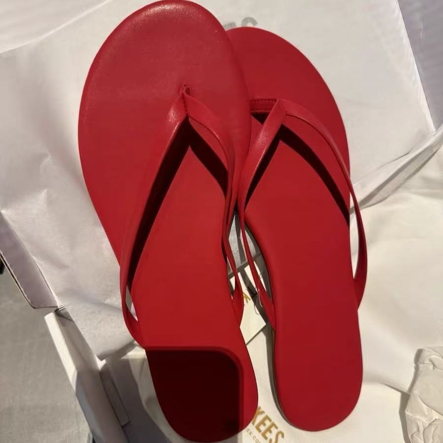 

Щипают ноги красные плоские шлепанцы обувь женщины носят приморские пляжные сандалии летом 41 красный