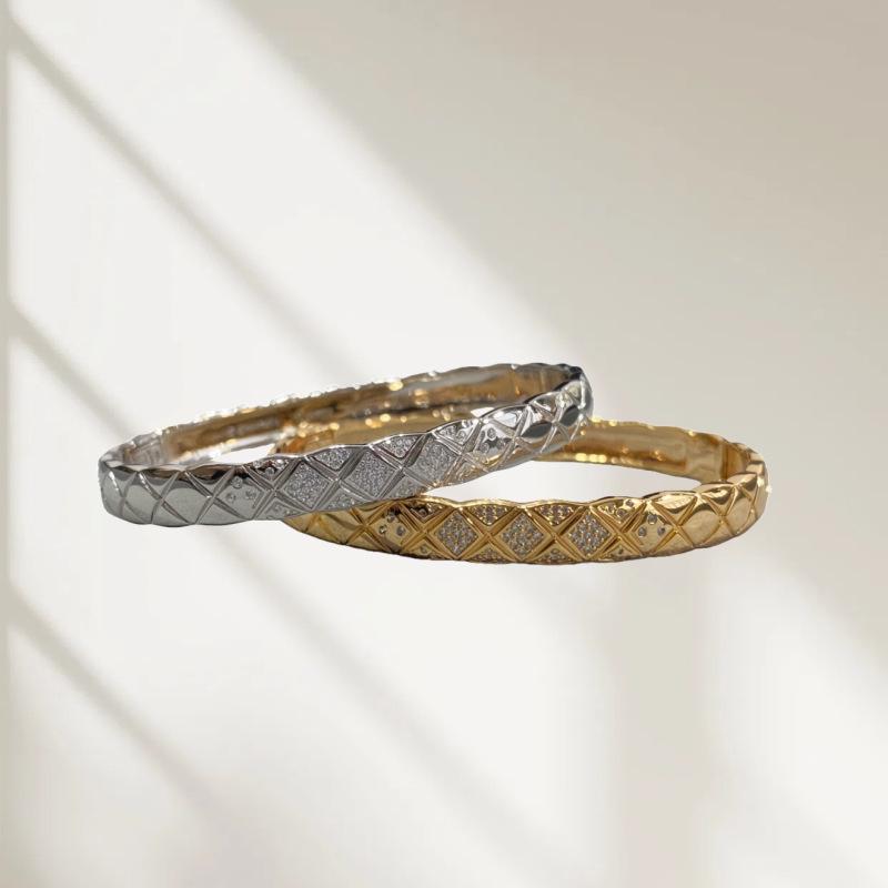 Elegant Little Coco Starry Diamond Quilted Bracelet for Women