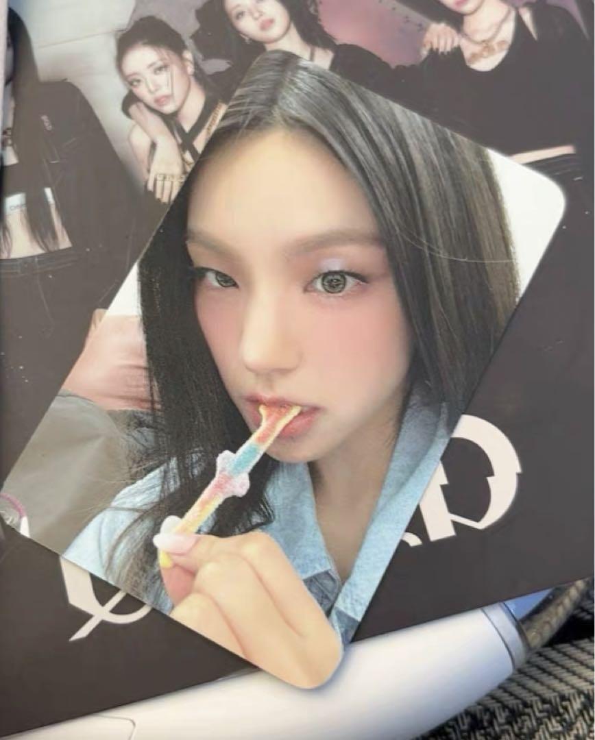 

[USED] itzy GOLD Sanok Pre-recording 2nd Week Limited Yeji Trading Card