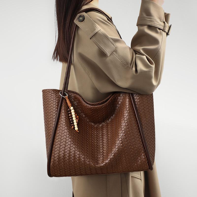 

Tote bag women s new women s bag autumn and winter fashion armpit bag large capacity commuter shoulder bag