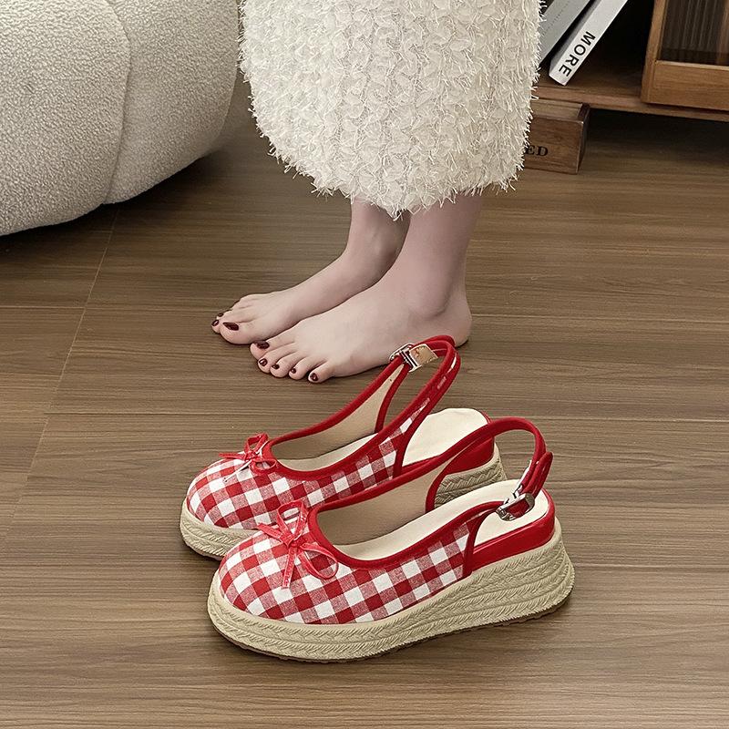 

Новые женские ретро-босоножки на толстом каблуке с утолщенной подошвой, увеличивающие рост, модные сто прочные и удобные повседневные туфли Baotou 35