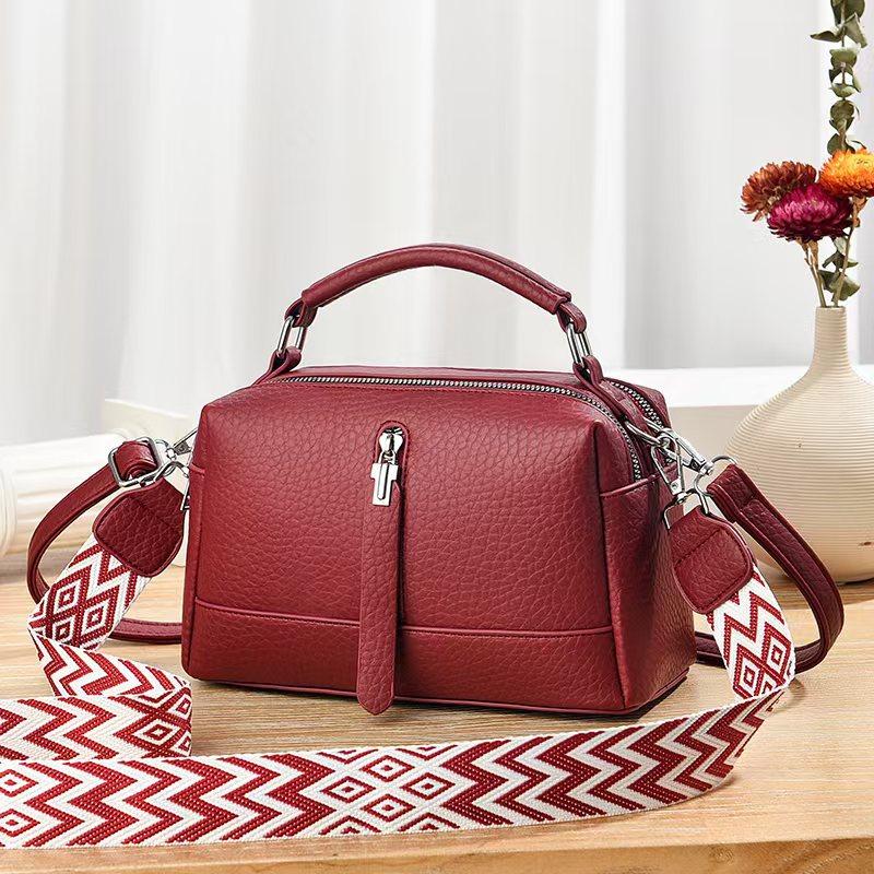 New trendy versatile small square bag messenger bag mini handbag simple and fashionable shoulder bag