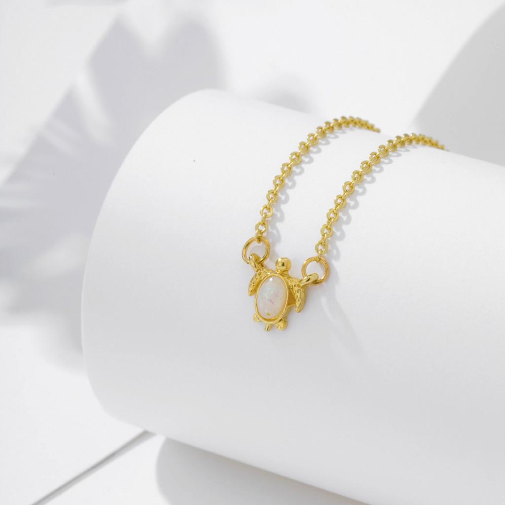 Beautifully Alloy Crafted Moon And Leaf Pendant Necklace With Dazzling Embellishments Rhinestone