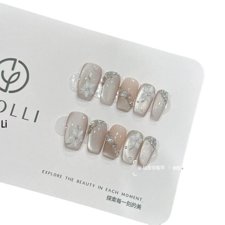 Xiaohongshu's Best-Selling Delicate Fairy Diamond Cat Eye Flower Press-On Nails: Handcrafted, Skin-Whitening, High-Quality Boutique Manicure.