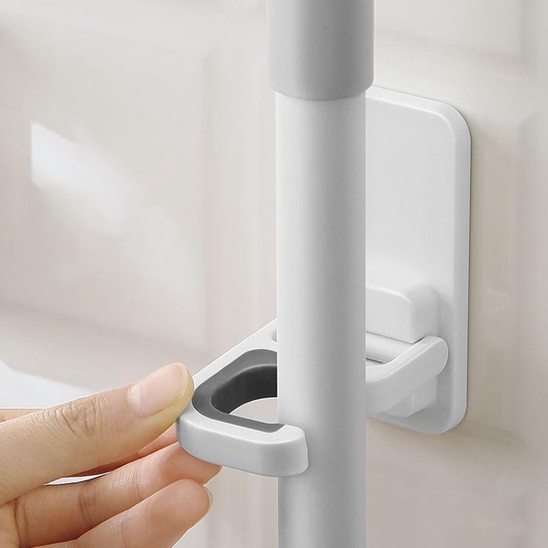 

Стойка для хранения швабры, пластиковый настенный органайзер для метел, многофункциональная полка для метел, крючки для подвешивания метел, аксессуары для ванной комнаты