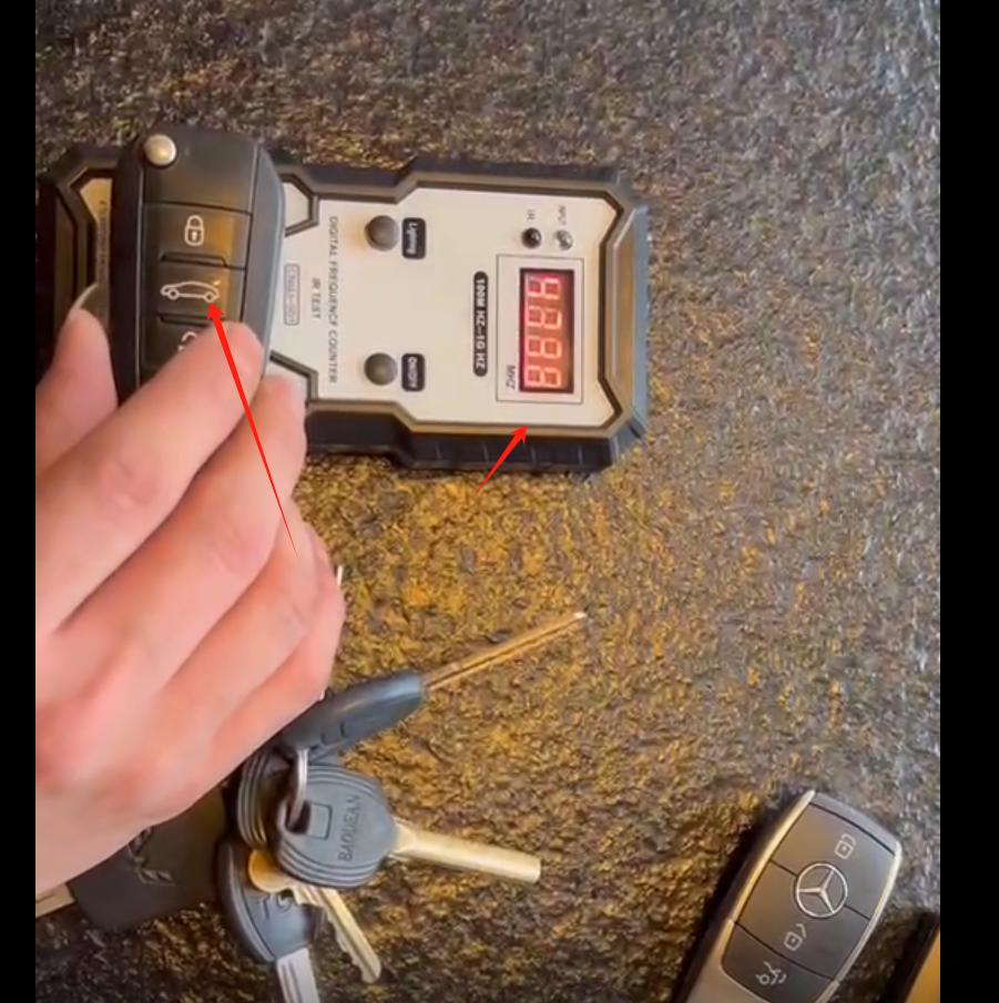 Tester de frecvență în infraroșu pentru chei de la distanță pentru mașină 100M-1GHZ 4 biți Digital electronic în infraroșu Contor de frecvență Instrument de testare Instrument de reglare a frecvenței