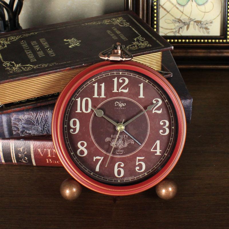 Retro Red Electronic Alarm Clock Metal 2025 New Creative Living Room Study Desktop Clock Ornaments Student Wake-up Artifact