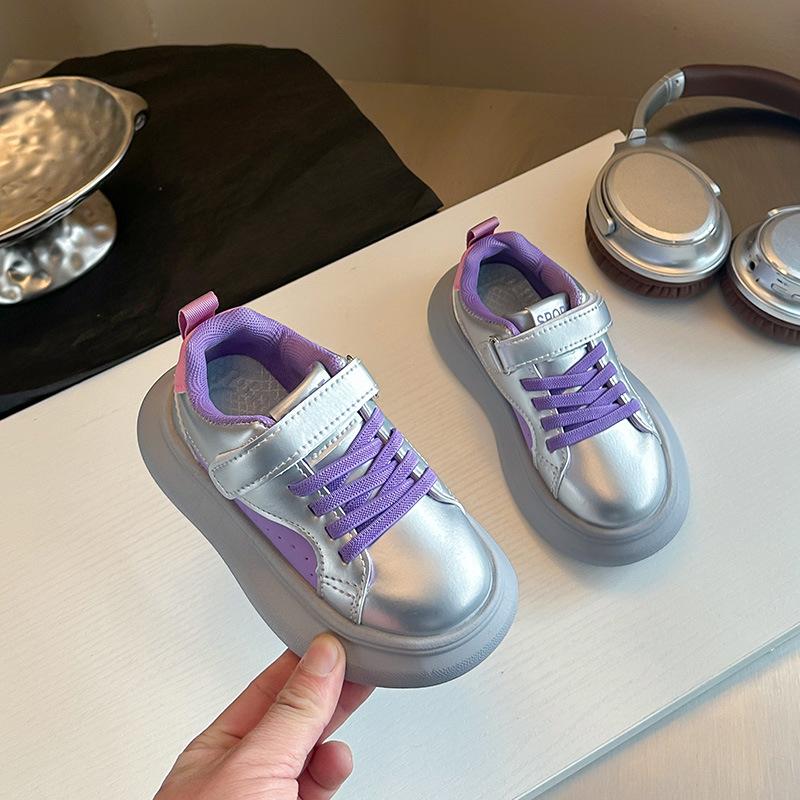 

Stylish sneakers for children2026Spring and summer casual shoes for boys and girls in the back-to-school season, leather running shoes for girls 21Inner Length13cm серебряный