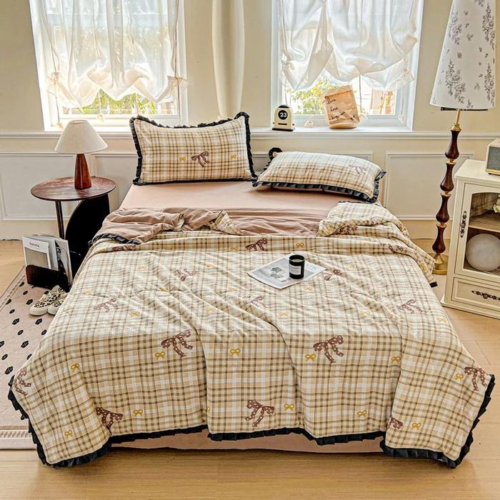

New wrinkled yarn Xia Liang quilt air conditioner quilt summer student dormitory home kapok Hepburn wind lace summer quilt 200x230cm 1pcs