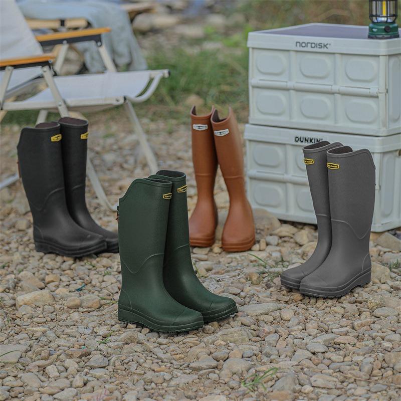 New high-tube rain shoes for men and women, fashionable outer wear, non-slip and waterproof rubber shoes, sea-catching soft-soled rain boots