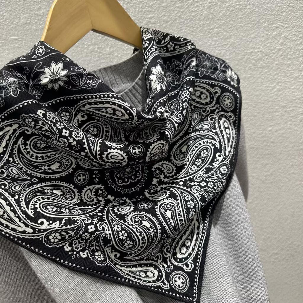 Double-Sided Silk Wool Scarf Women'S Autumn And Winter Silk Wool 70 Square Scarf Warm Dual-Purpose Women'S Versatile Temperament Air Conditioner Neck