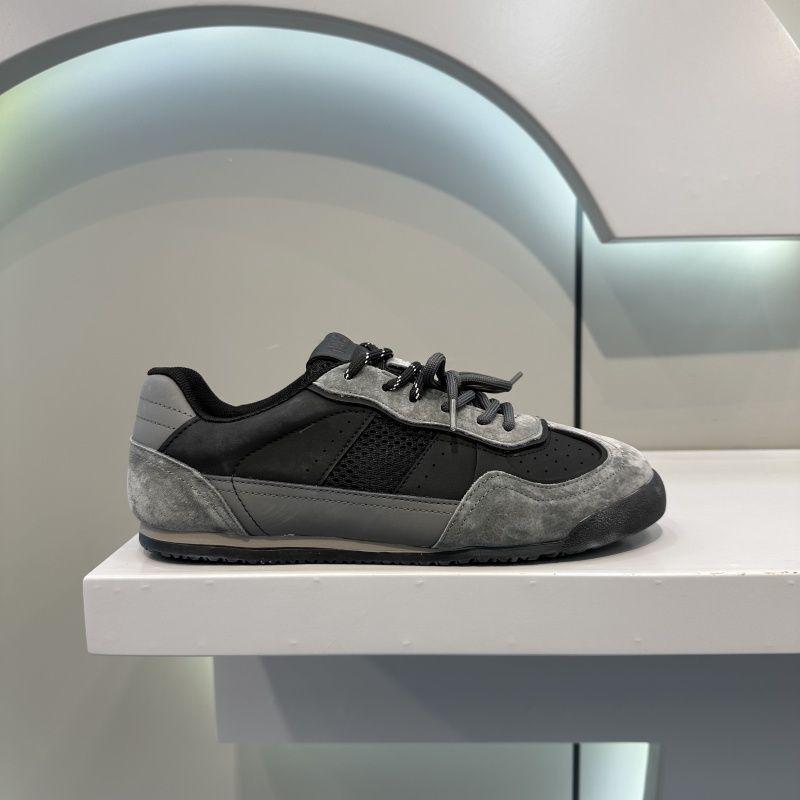 

Суперлегкие мужские немецкие тренировочные кроссовки – летний стиль 2025 года, дышащие, амортизирующие, универсальные, повседневная спортивная обувь Size 43 чёрный