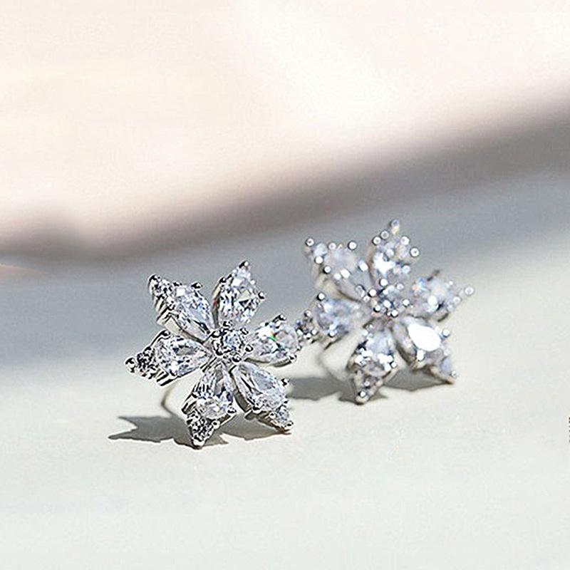 Japanese and Korean Style New Earrings, Simple Snowflake Flower Diamond-encrusted Zircon Earrings, Versatile and Thin Student Earrings