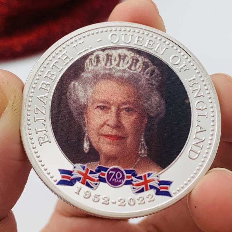 

Elizabeth II Silver Plated Commemorative Badge, Queen s Decorative Gift Box Coin Keychain, Commemorative Coins