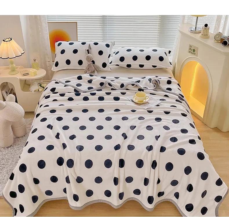 New Milk Fiber Printed Blanket 300G Cloud Mink Velvet Cover Blanket