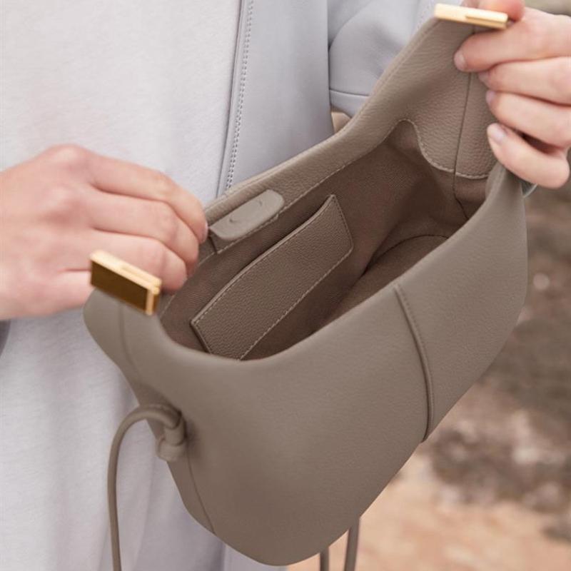 Europeisk amerikansk retro håndveske for kvinner 2024 vår og sommer New Lady Bøtteveske Høykvalitets PU tøyveske Kan håndholdt crossbody og enkelt skulder