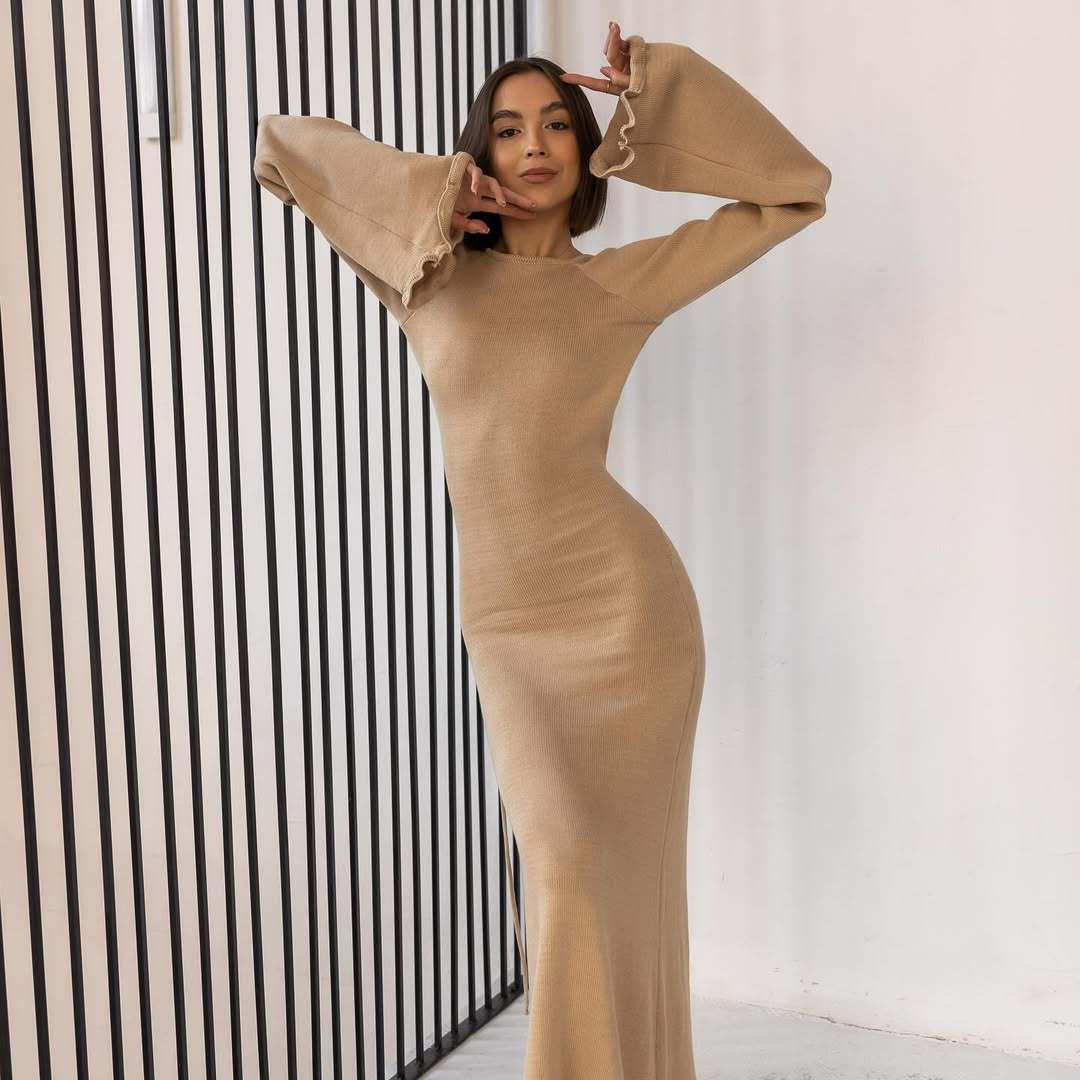 

Женское облегающее вязаное платье с рукавами-колокольчиками в европейском и американском стиле 2025 XS грязно-белый