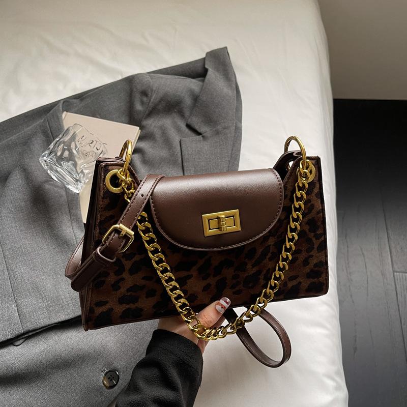 

Корейская версия нишевой сумки-подмышки в стиле инс, темпераментная, 2025, осенняя, для поездок на работу, популярная, простая, на плечо, модная, маленькая квадратная сумка