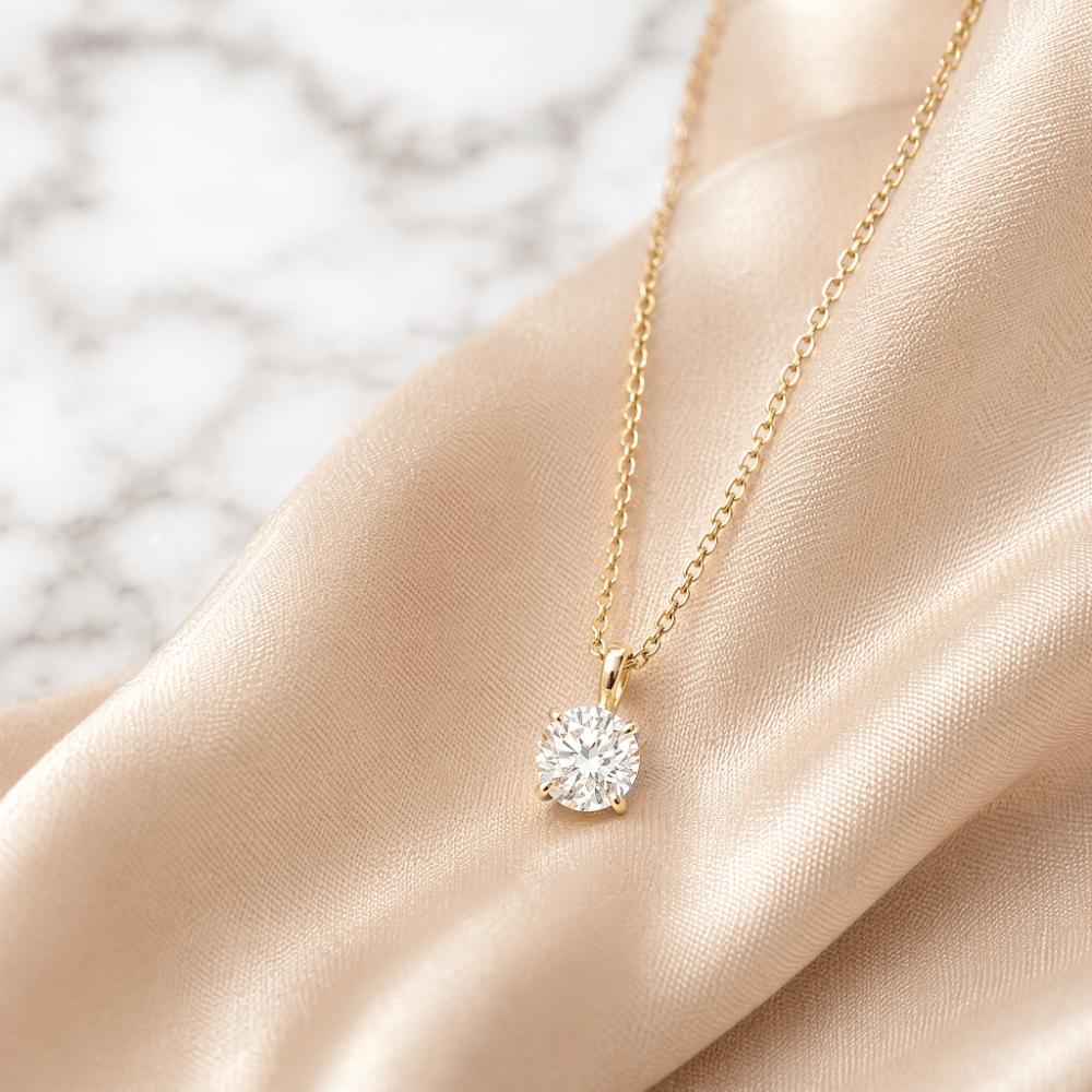 Waterproof Geometric Pendant Necklace PVD Plated Heart Pendant Necklace For Women