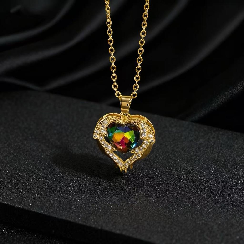 Metal Heart Crown Collarbone Necklace Hip Hop Pendant Necklace For Women Luxury Chain Accessory
