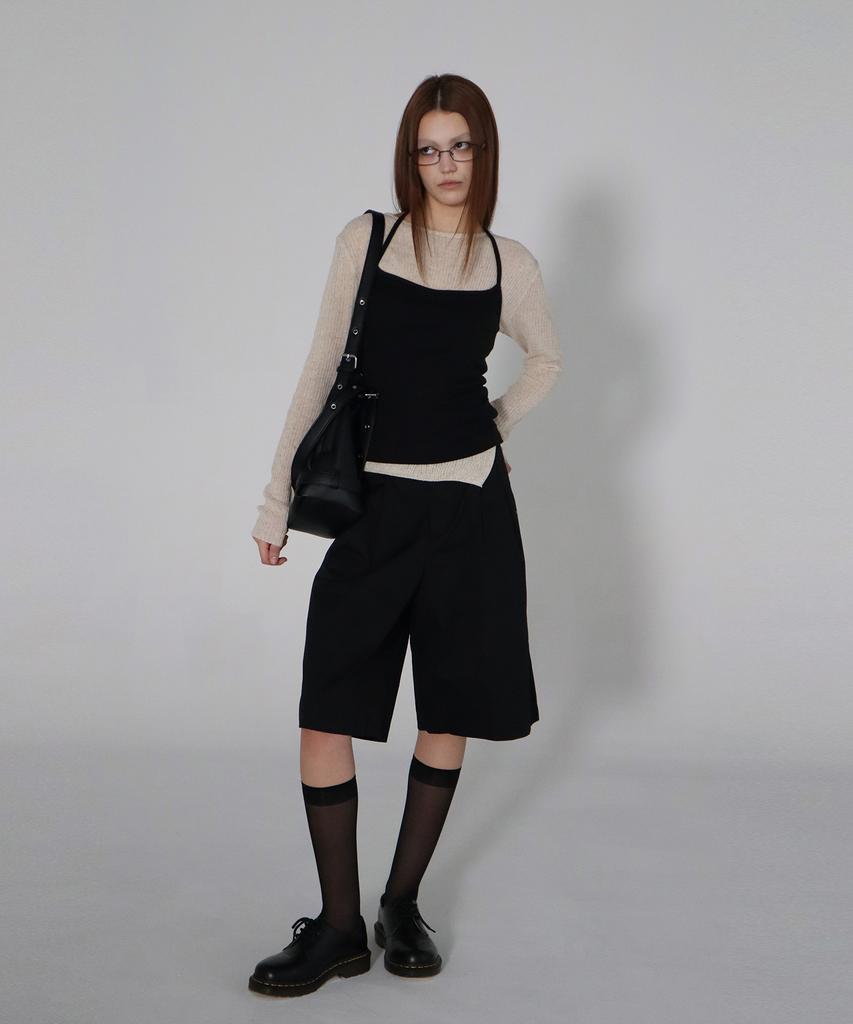 CHICKS Double-Tuck Wide Bermuda Pants Black