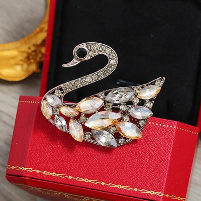 Retro Fashion Crystal High-end Swan Flower Brooch Female Simple Temperament Elegant Corsage Versatile Coat with Accessories