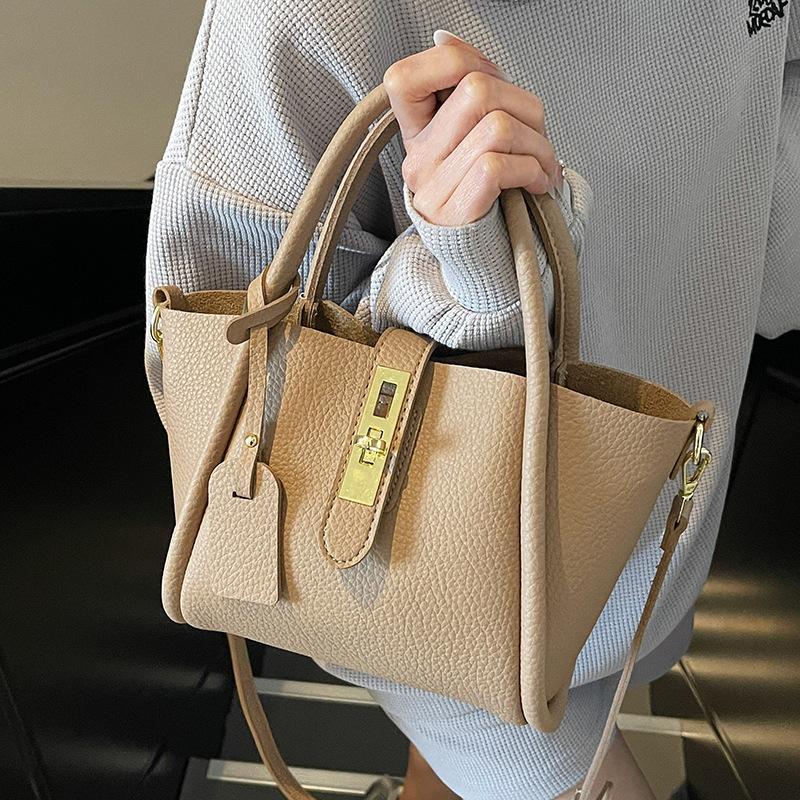 Wholesale Korean Light Luxury Simple Lychee Pattern Portable Bucket Bag Fashionable Versatile Commuter Style Women's Messenger Bag