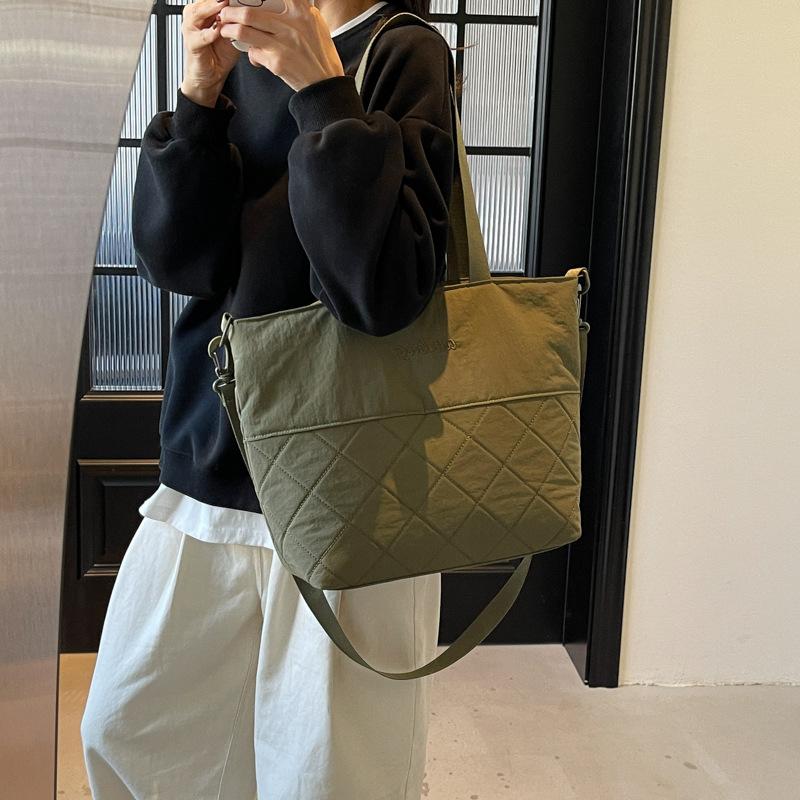 Big Bag Women's 2025 New Fashion Niche Design Tote Bag Casual Foreign Style Personality Trend Commuter Armpit Bag
