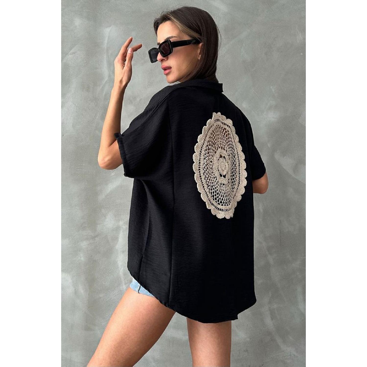 

Черная женская рубашка с кружевной деталью на спине S чёрный