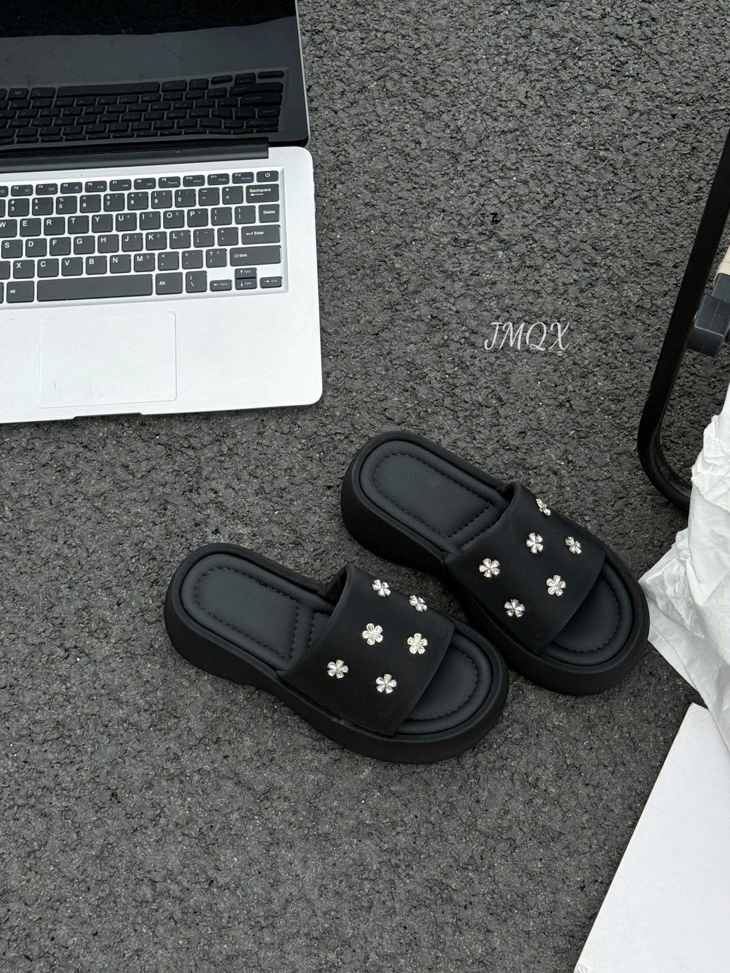 

thick-soled muffin sandals women wear new rhinestones in summer, beach cool slippers 35