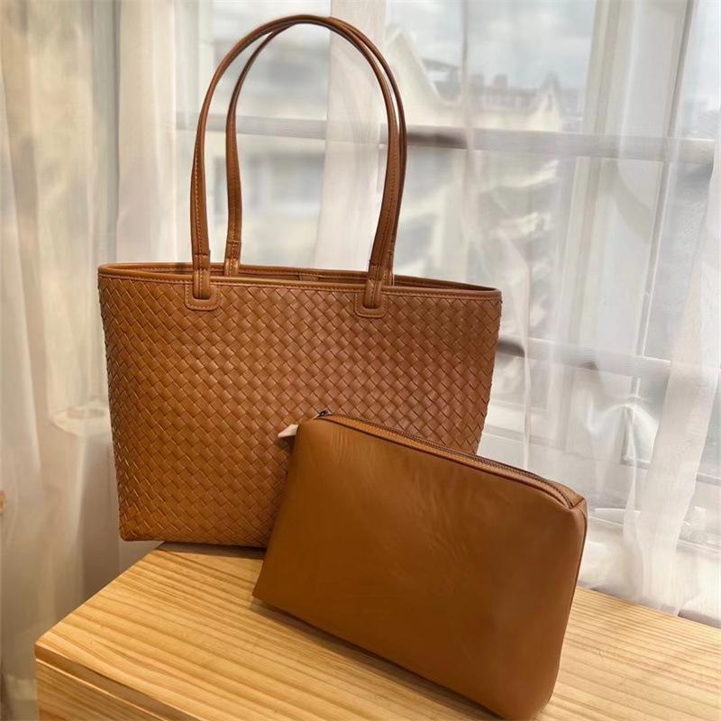 2026 New handwoven bag large capacity leather women's bag soft leather shoulder handbag women's bag