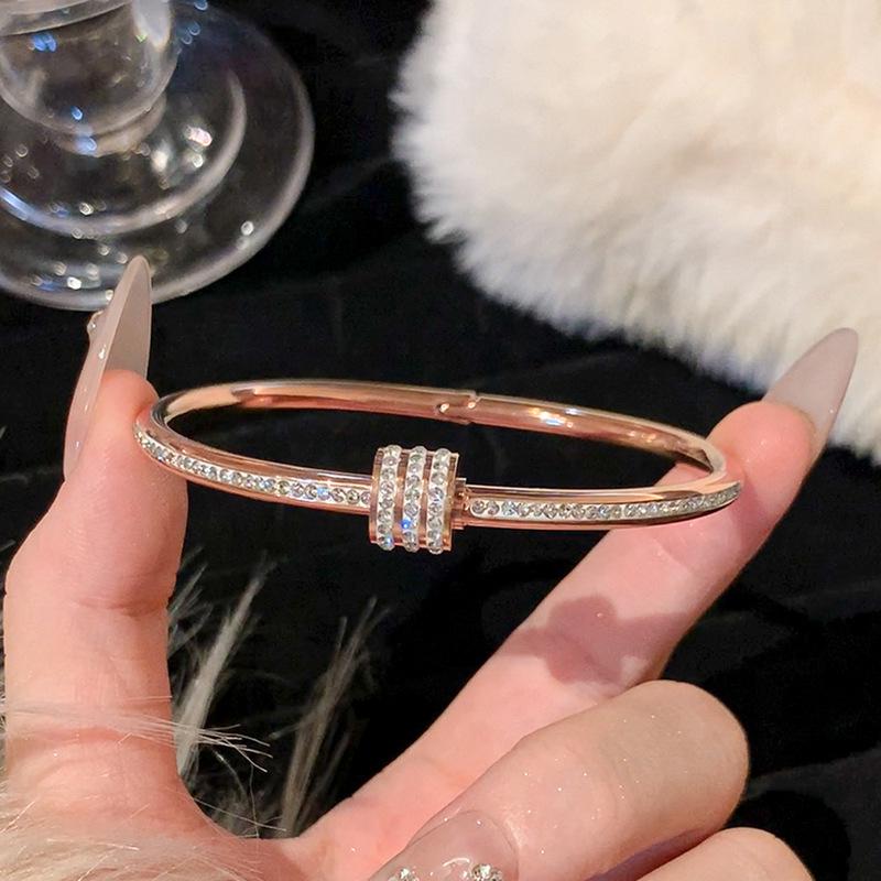 Zircon Diamond-Set Grid Bracelet: Elegant, Luxurious Niche Design for Women