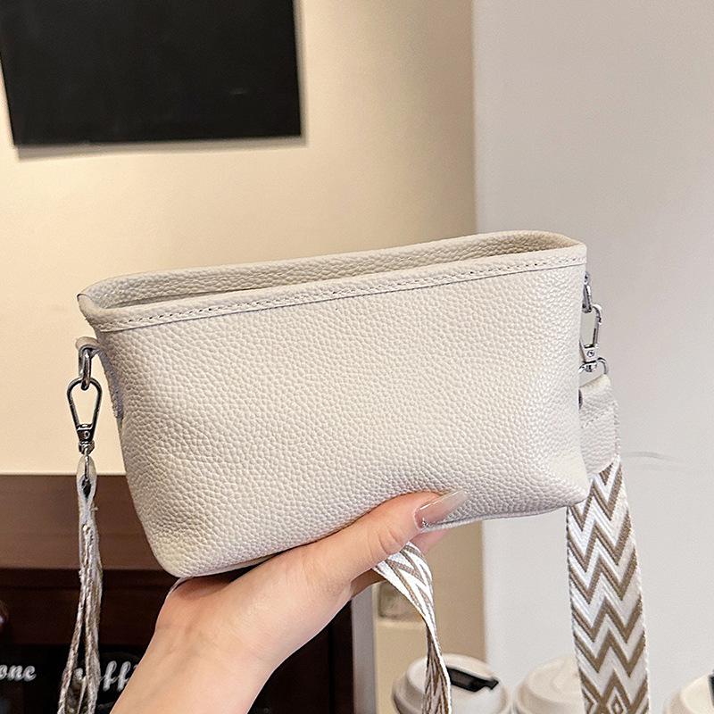 Genuine Leather Niche Design Wide Shoulder Strap Small Bag, High-end, Versatile, Fashionable and Textured Small Square Bag