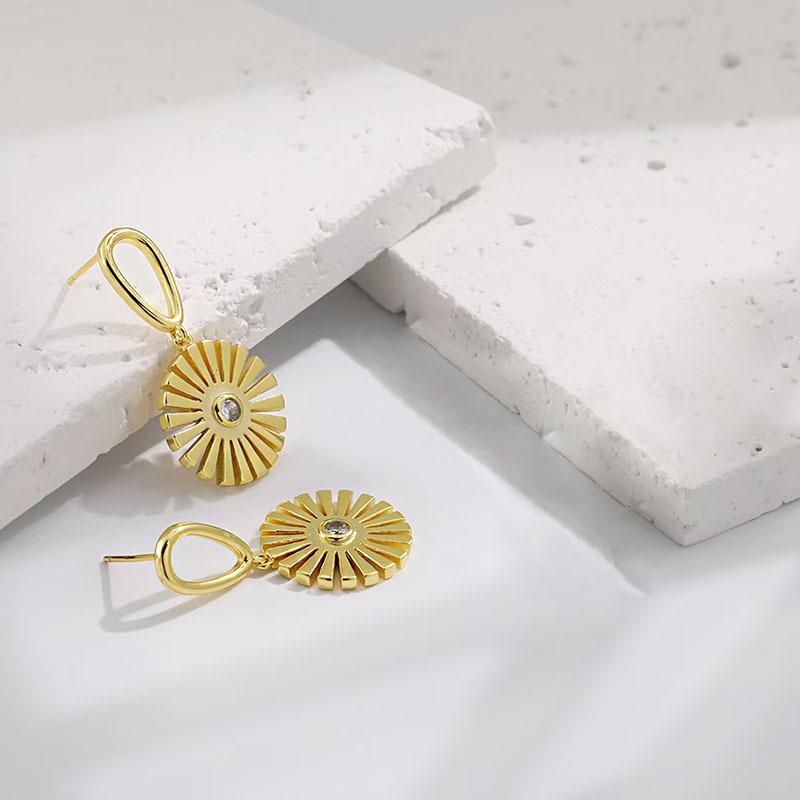 

18K Gold Plated Zircon Dangle Earrings: Retro European & American Style for Women