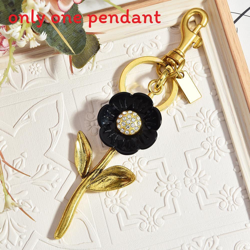 Style Daisy Bag Charm With Rhinestones For Fashionable Handbags And Gifts