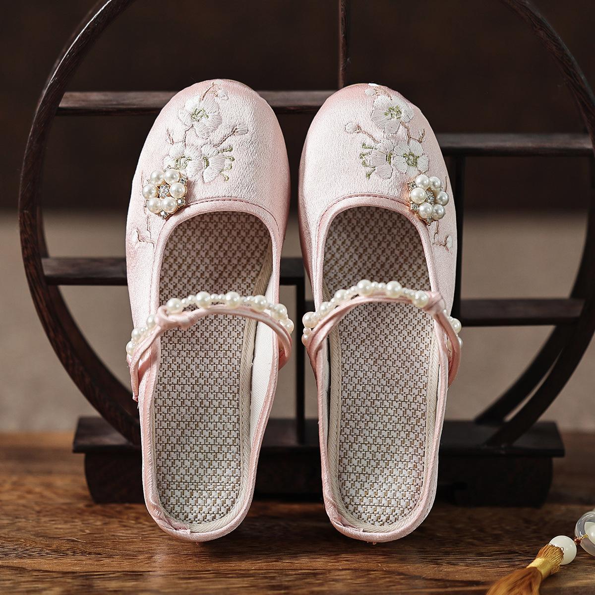 

Spring and summer new home wear thick bottom new Chinese style women embroidered plain slippers children 41