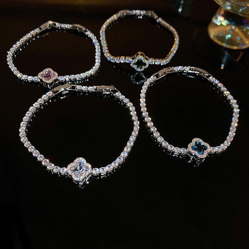 Zircon Flower Bracelet: Elegant, Trendy, and Versatile Women's Jewelry