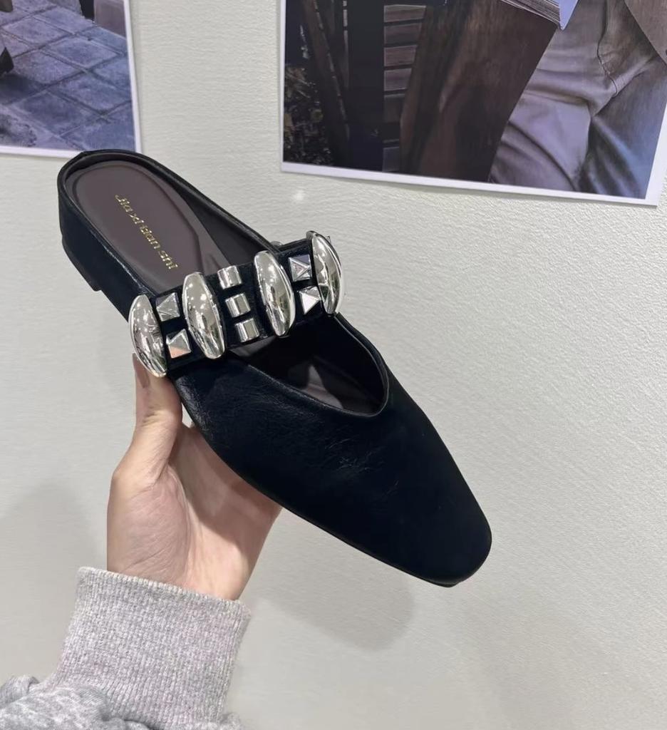 Super easy to wear 2025 summer new square head versatile shiny word with a pedal silver inner height increase half slippers single shoes