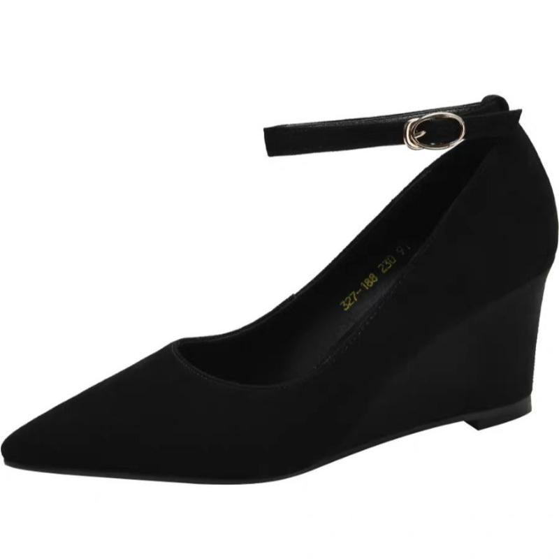 Модні жіночі туфлі на танкетці, осінь, новинка, з гострим носком, з неглибоким вирізом, замшеві, на ремінці, протиковзкі, зносостійкі, низькі