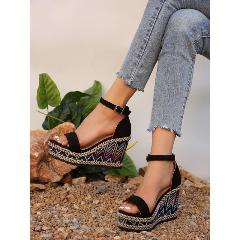 New Large-sized Women's Shoes with A Flat Heel and Thick-soled Sandals