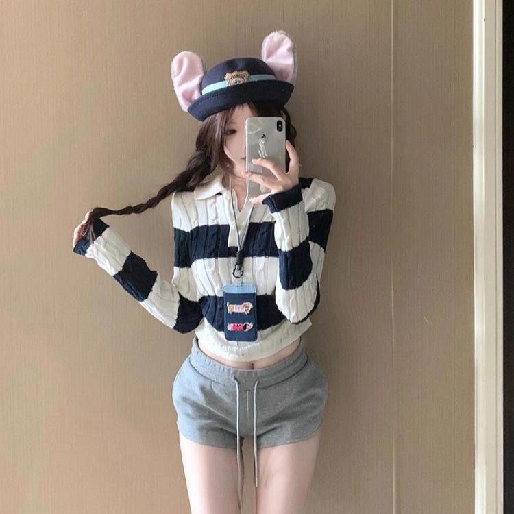 

Old Qianfeng casual twist contrasting color polo collar long-sleeved knitted sweater women s autumn and winter shoulder short sweater One Size